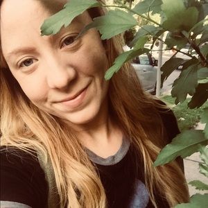 Meet your posher, Amanda